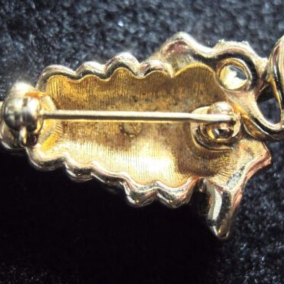 FLASH SALE Swarovski Swan Signed Petite Grape Brooch Purple Crystal/Green Enamel - Picture 3 of 5